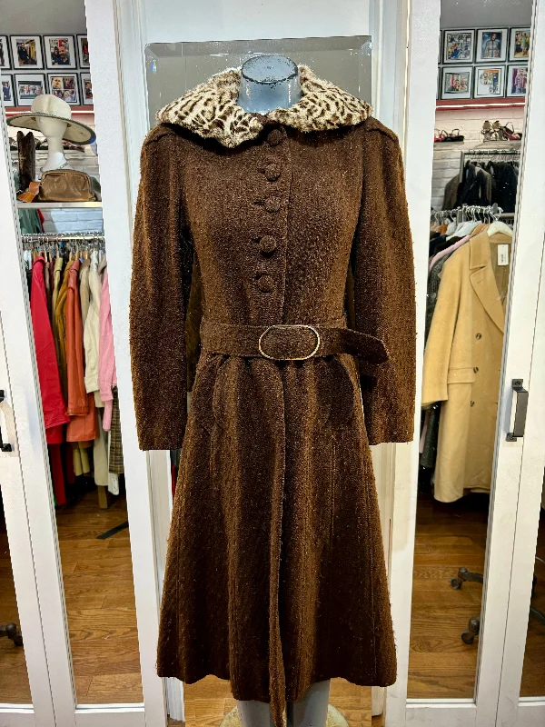 40’s Dark Brown Wool Coat With Cheetah Print Fur Collar By Gabrielle Couture Paris Tweed Herringbone Houndstooth 40’s Dark Brown Wool Coat With Cheetah Print Fur Collar By Gabrielle Couture Paris Tweed Herringbone Houndstooth