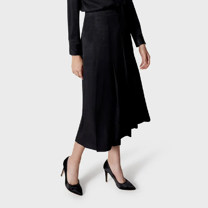 Pleated Midi Skirt in Midnight Black