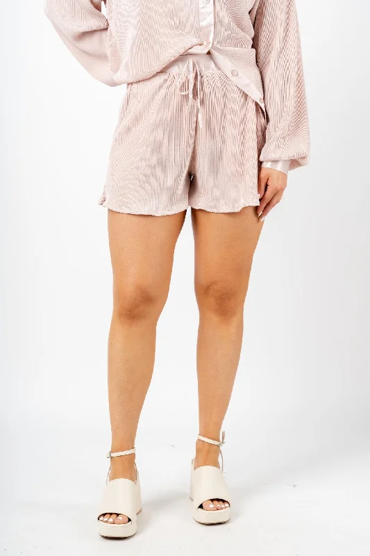 Pleated shorts khaki